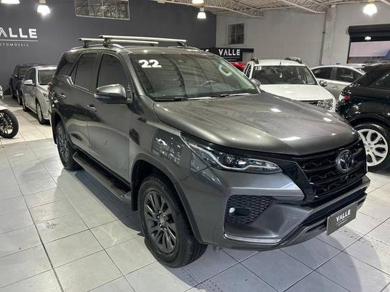 TOYOTA HILUX SW4 2.8 D-4D TURBO DIESEL SRX 7L 4X4 AUTOMÁTICO